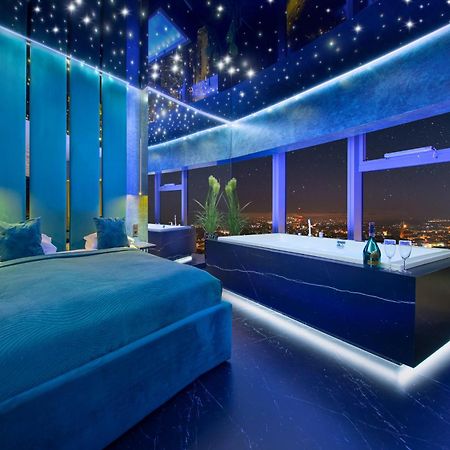 Apartamenty Sky Tower Z Jakuzzi Przy Oknie Wroclaw Luaran gambar