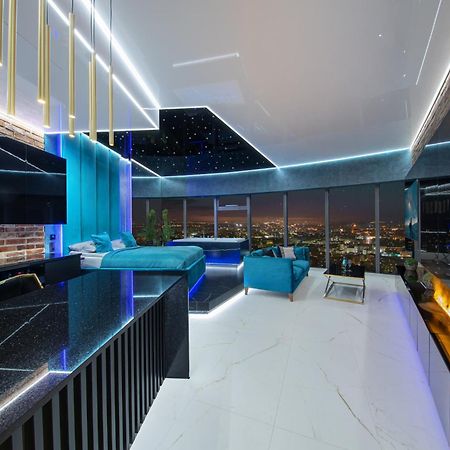 Apartamenty Sky Tower Z Jakuzzi Przy Oknie Wroclaw Luaran gambar