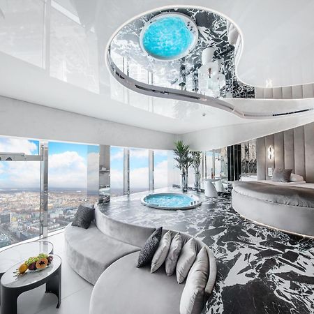 Apartamenty Sky Tower Z Jakuzzi Przy Oknie Wroclaw Luaran gambar