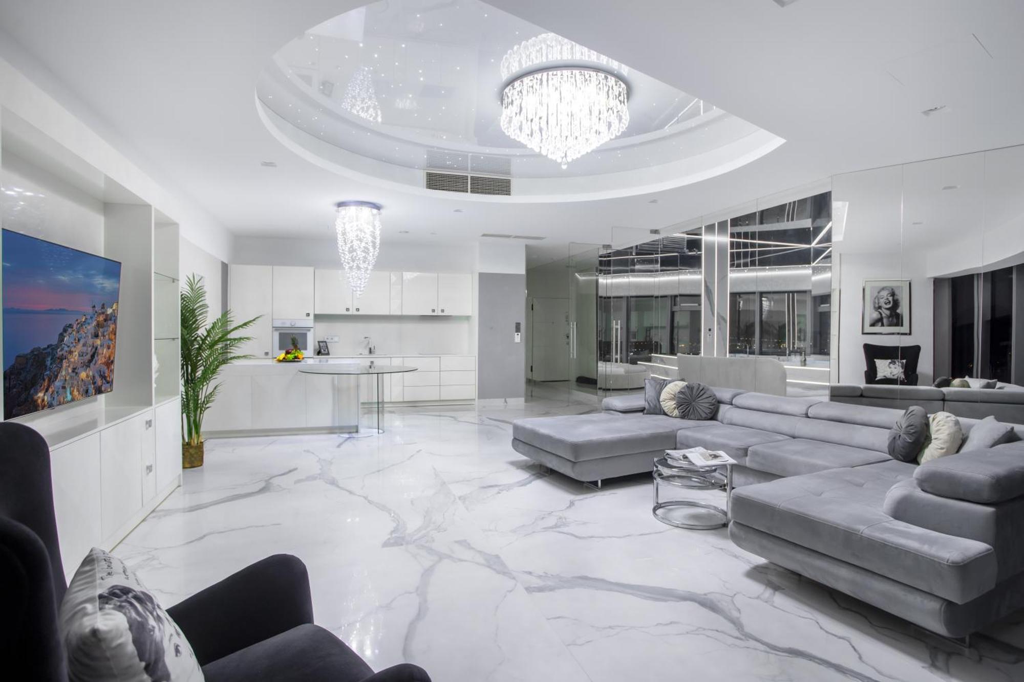 Apartamenty Sky Tower Z Jakuzzi Przy Oknie Wroclaw Luaran gambar