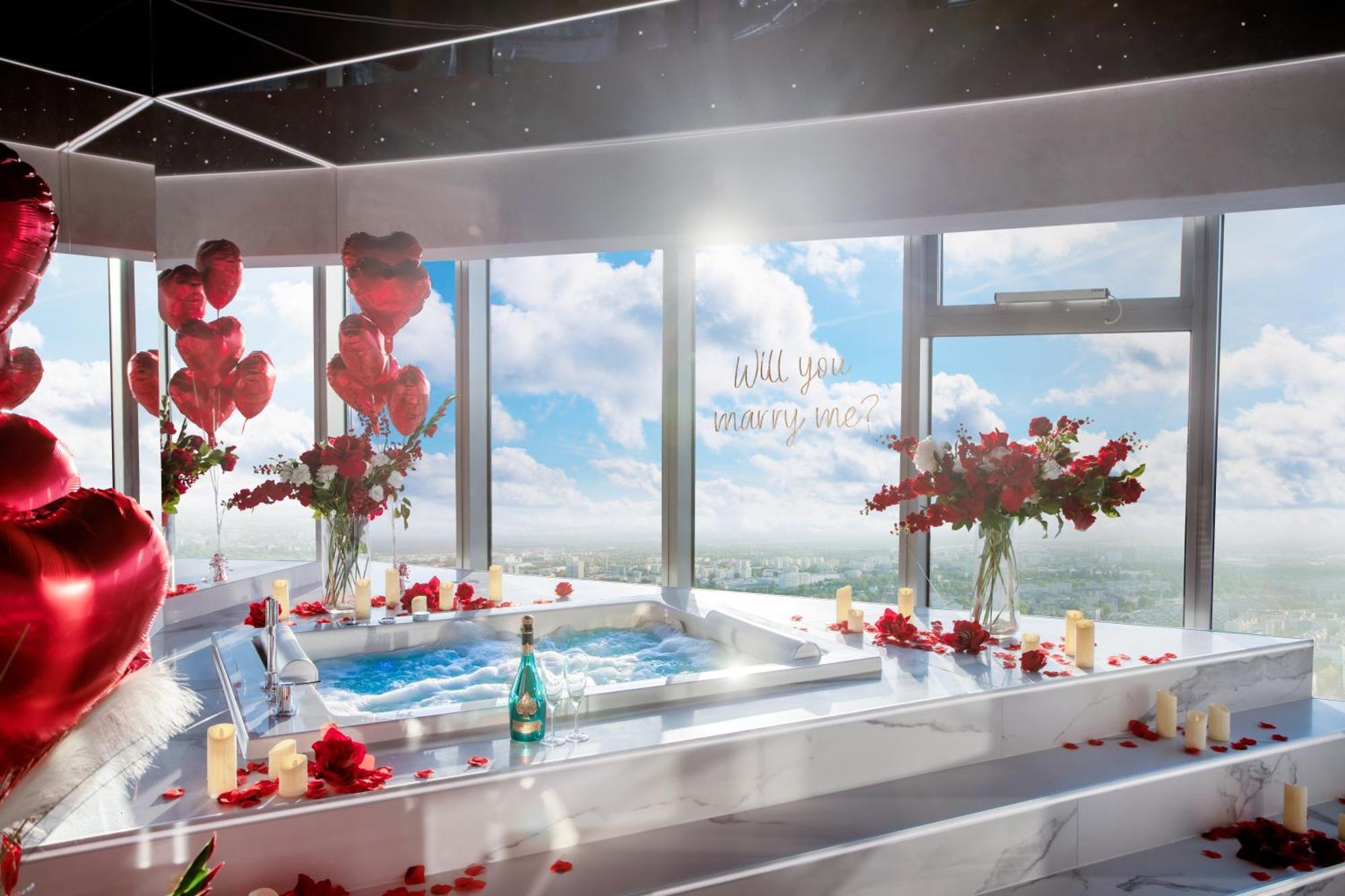 Apartamenty Sky Tower Z Jakuzzi Przy Oknie Wroclaw Luaran gambar