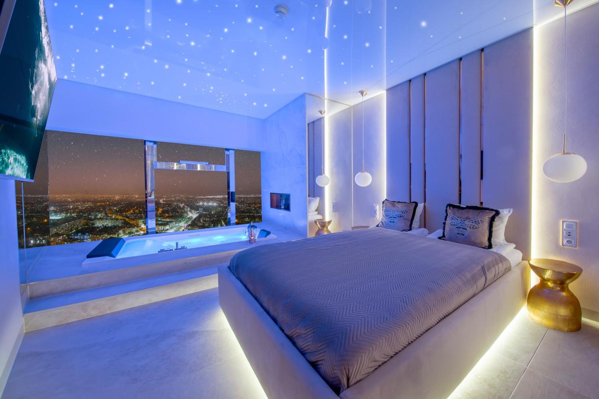 Apartamenty Sky Tower Z Jakuzzi Przy Oknie Wroclaw Luaran gambar