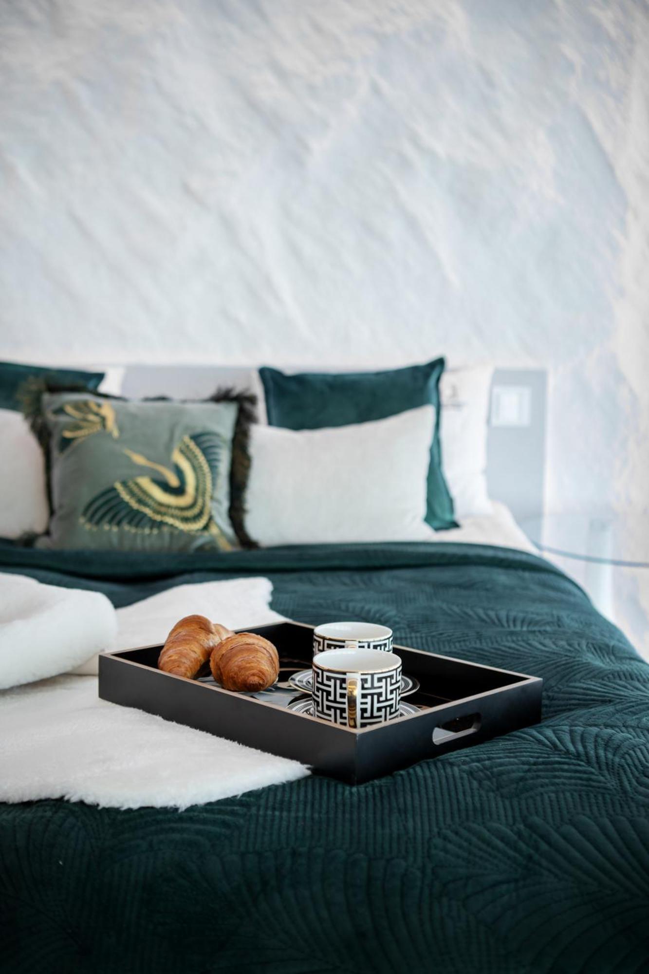 Apartamenty Sky Tower Z Jakuzzi Przy Oknie Wroclaw Luaran gambar