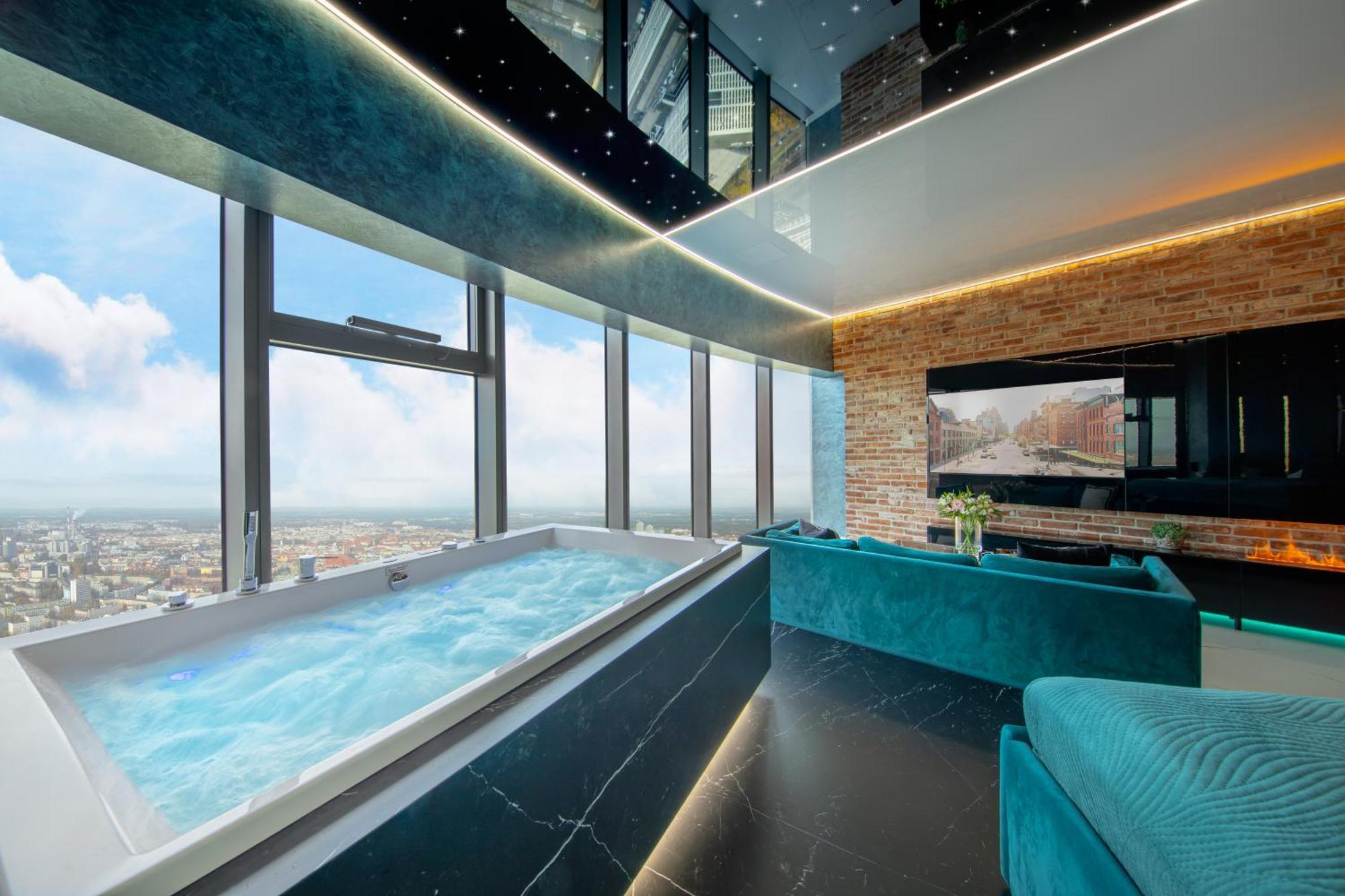 Apartamenty Sky Tower Z Jakuzzi Przy Oknie Wroclaw Luaran gambar