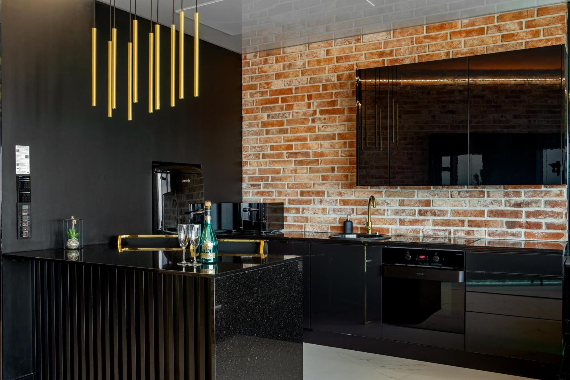Apartamenty Sky Tower Z Jakuzzi Przy Oknie Wroclaw Luaran gambar
