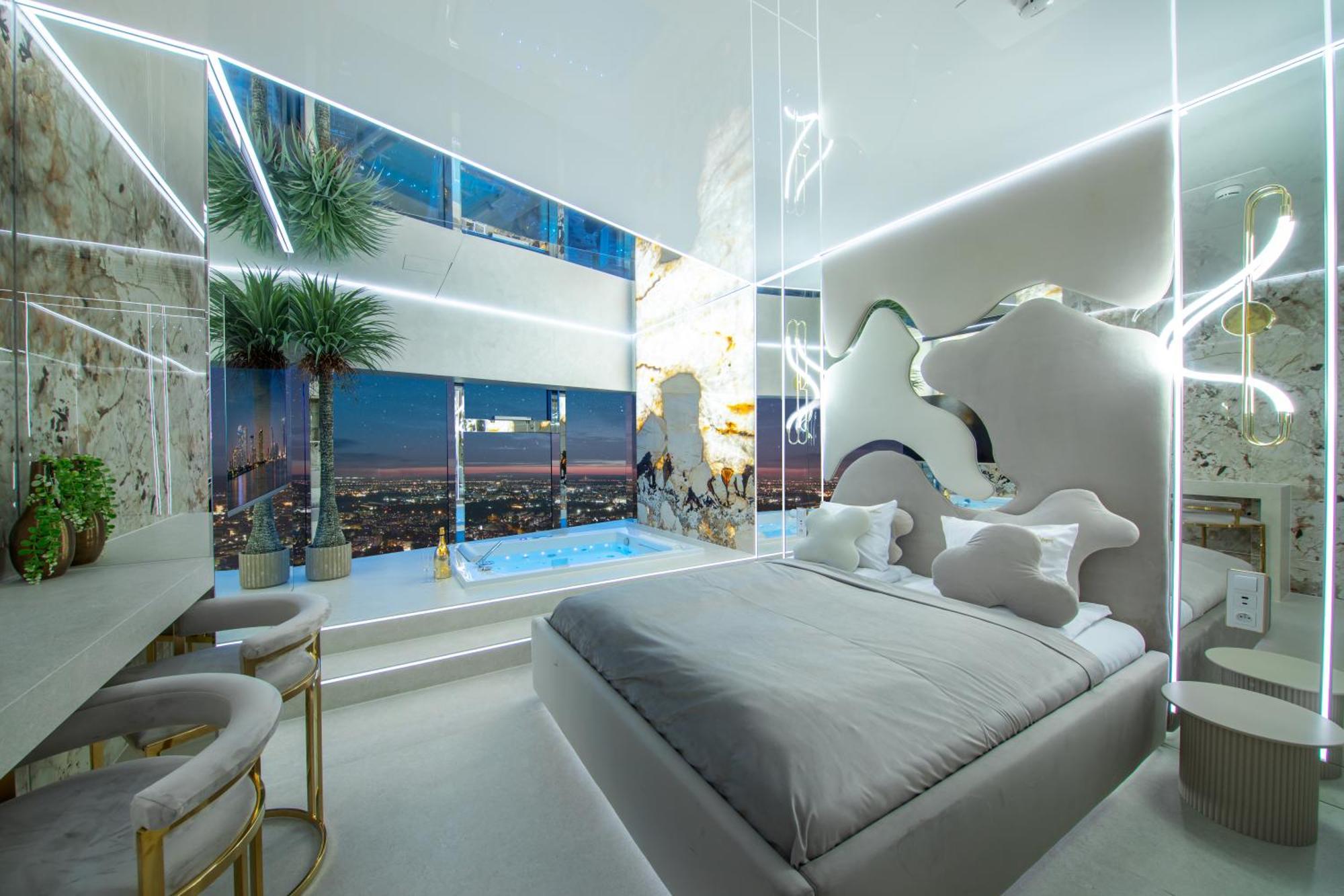 Apartamenty Sky Tower Z Jakuzzi Przy Oknie Wroclaw Luaran gambar