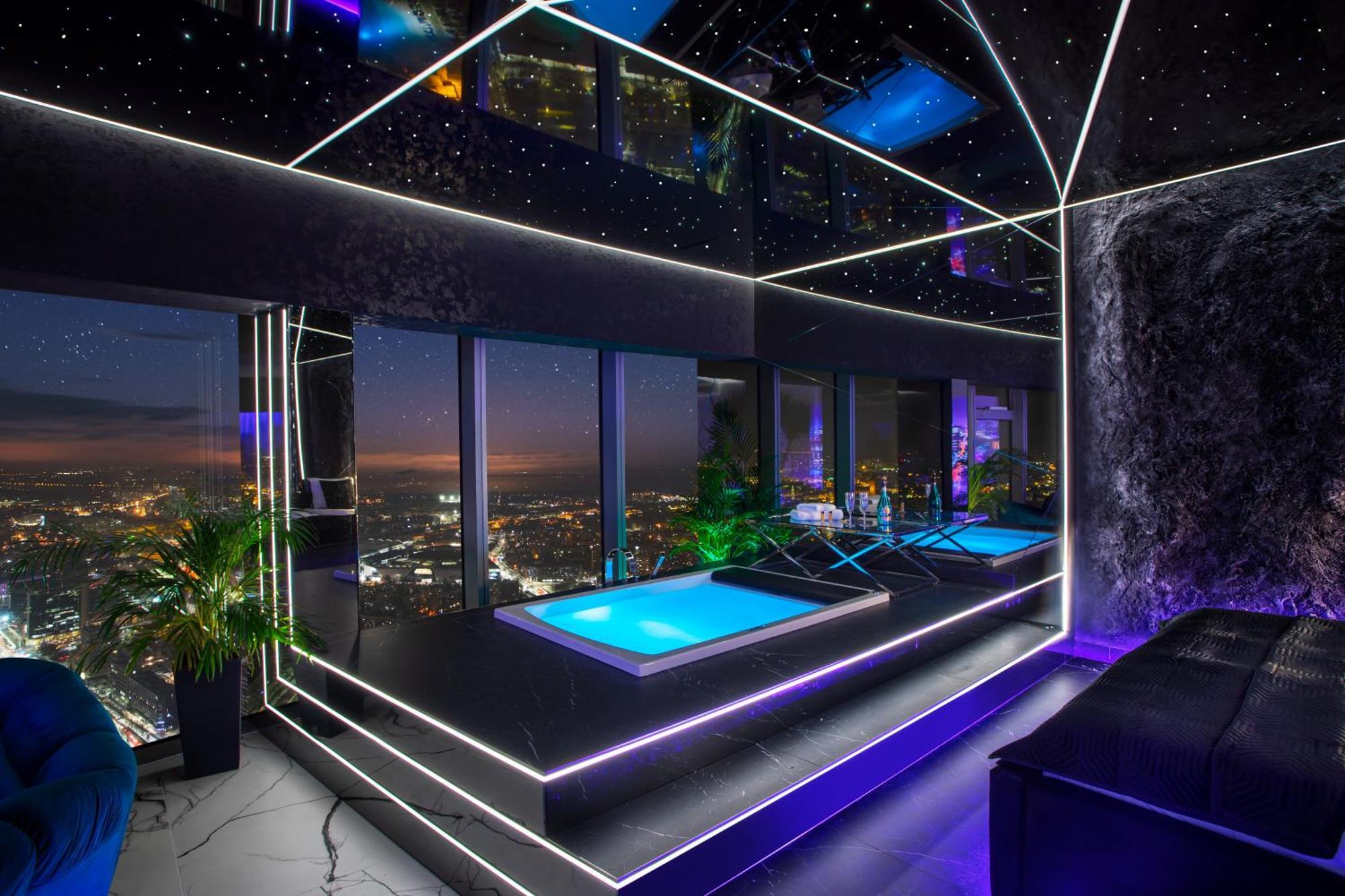 Apartamenty Sky Tower Z Jakuzzi Przy Oknie Wroclaw Luaran gambar