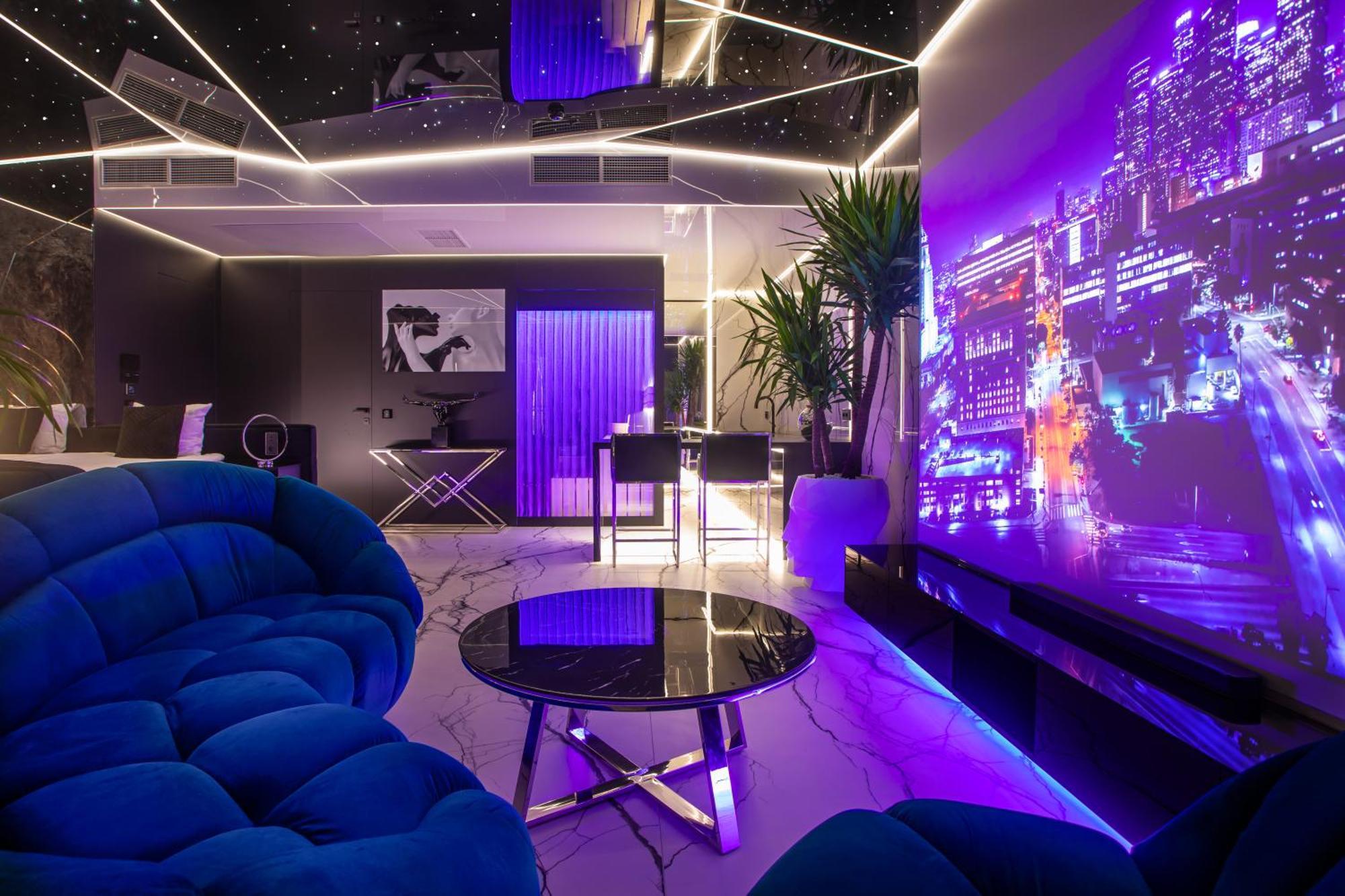 Apartamenty Sky Tower Z Jakuzzi Przy Oknie Wroclaw Luaran gambar