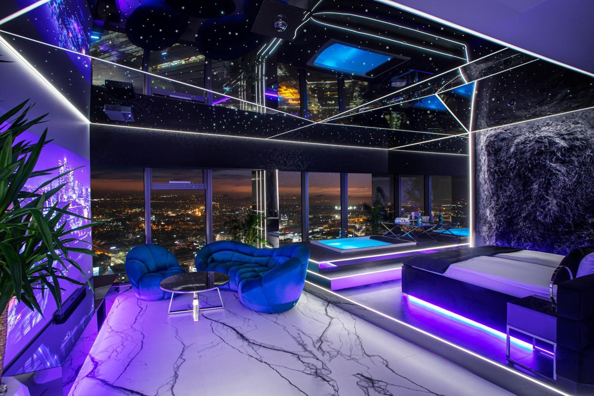 Apartamenty Sky Tower Z Jakuzzi Przy Oknie Wroclaw Luaran gambar