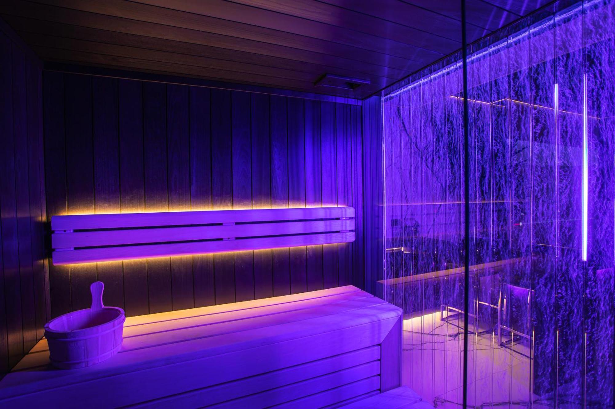 Apartamenty Sky Tower Z Jakuzzi Przy Oknie Wroclaw Luaran gambar