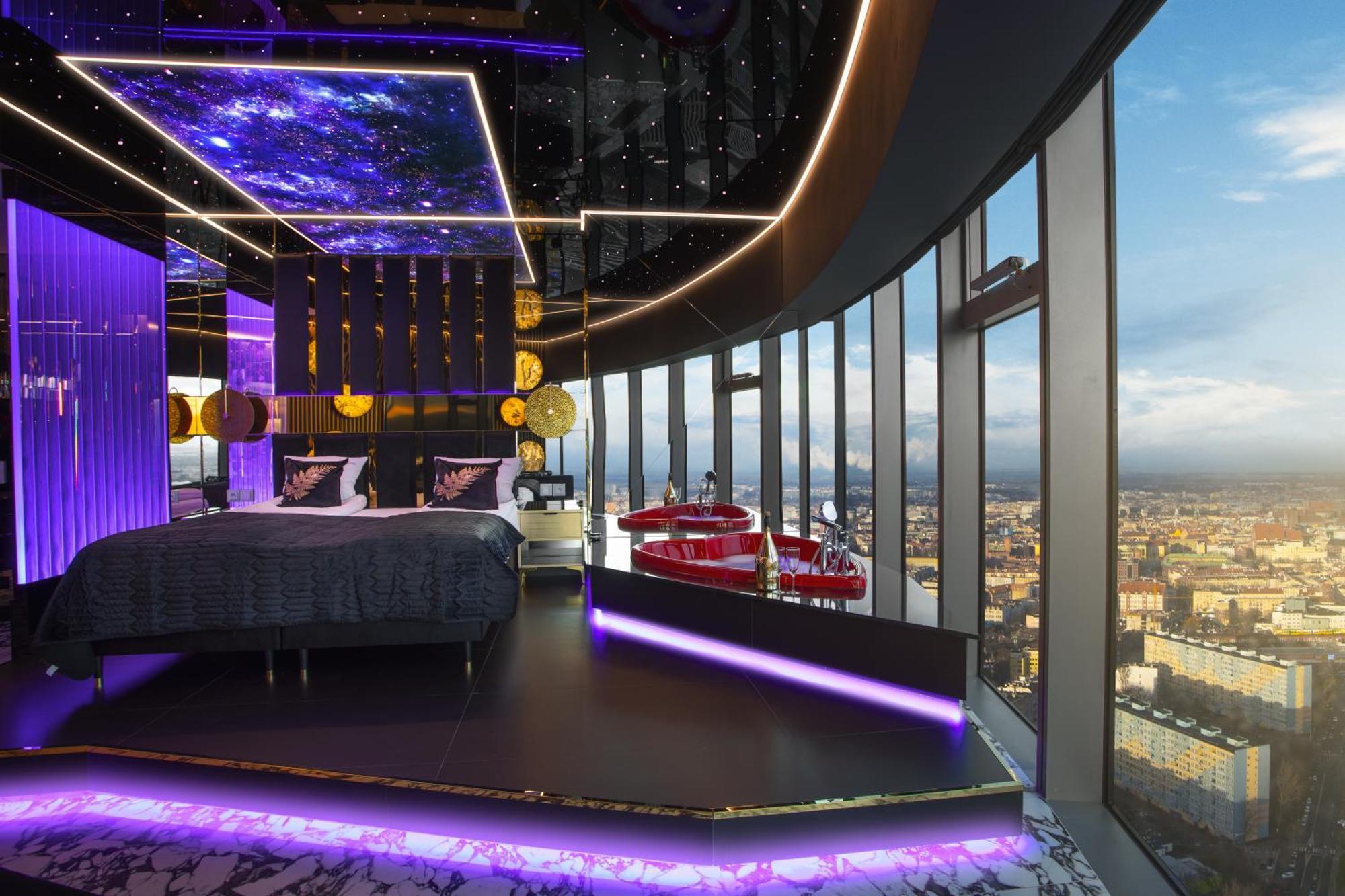 Apartamenty Sky Tower Z Jakuzzi Przy Oknie Wroclaw Luaran gambar
