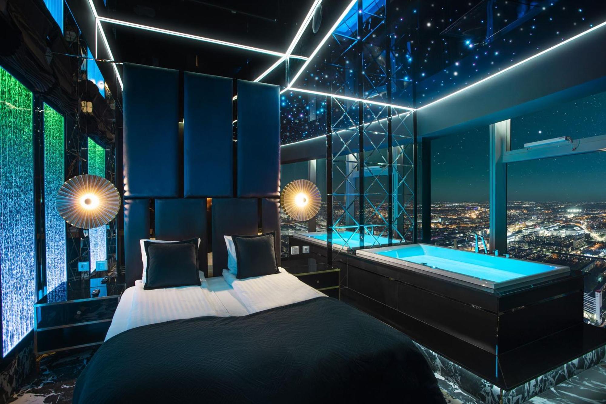 Apartamenty Sky Tower Z Jakuzzi Przy Oknie Wroclaw Luaran gambar