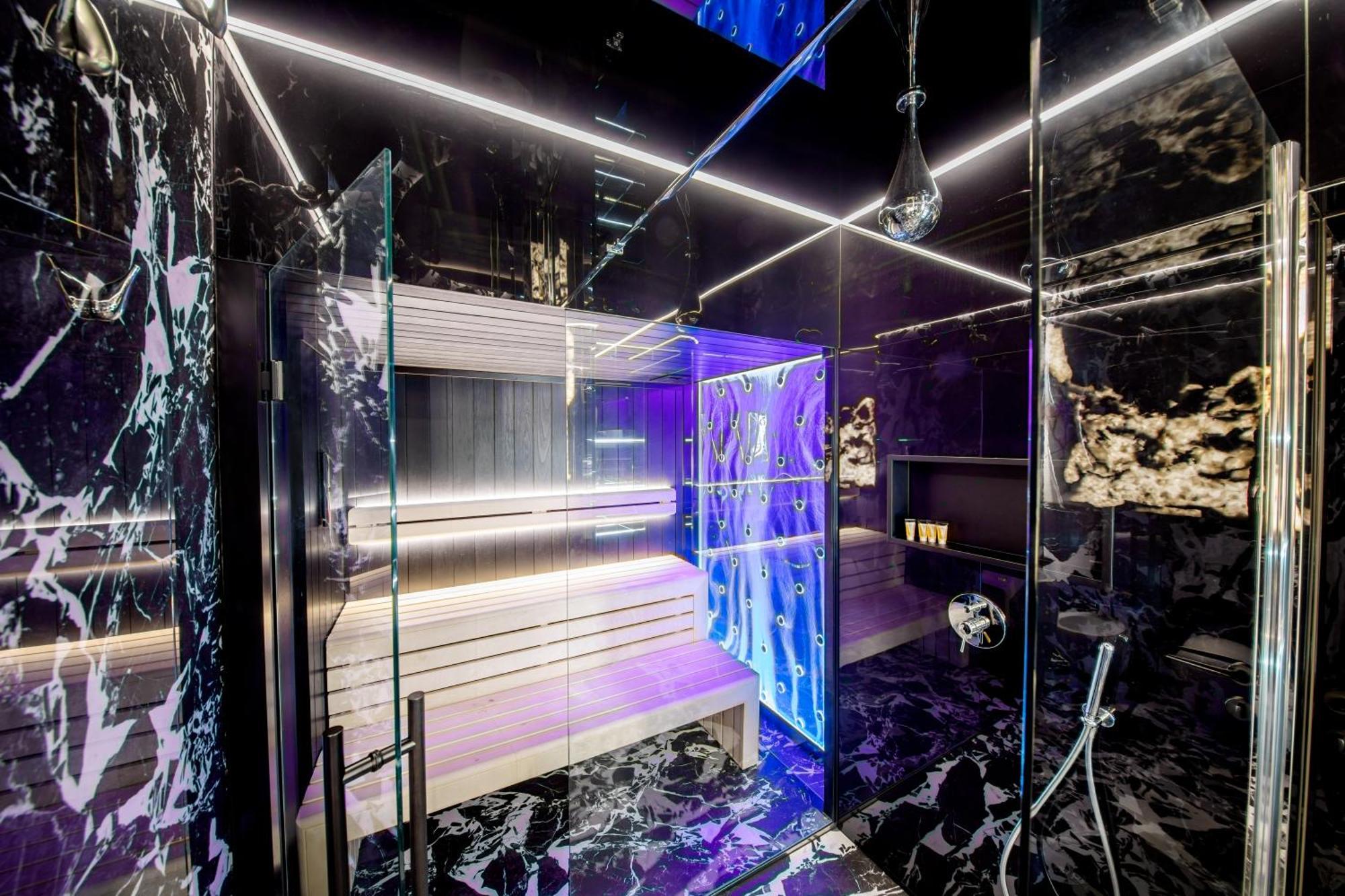 Apartamenty Sky Tower Z Jakuzzi Przy Oknie Wroclaw Luaran gambar